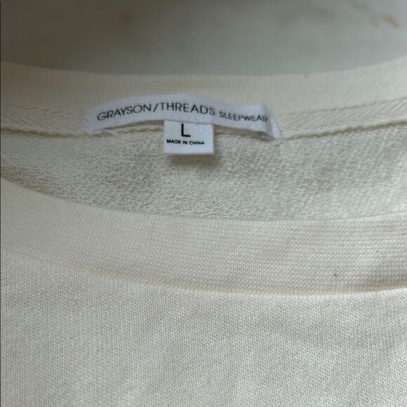 New Grayson Threads Cream Pajama Top with Forest Graphic large - Picture 4 of 6